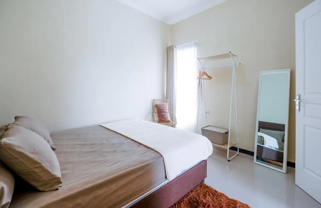 Villa Green Batu - 3 Bedrooms Mini Private Pool-1